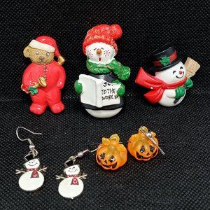 LOT OF CHRISTMAS & HALLOWEEN BROOCHES & EARRINGS